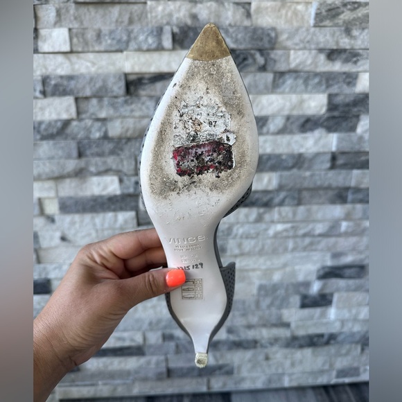 VINCE Mesh perforated Pointy gray leather kittens mid  heels. Size 7 - Picture 10 of 14